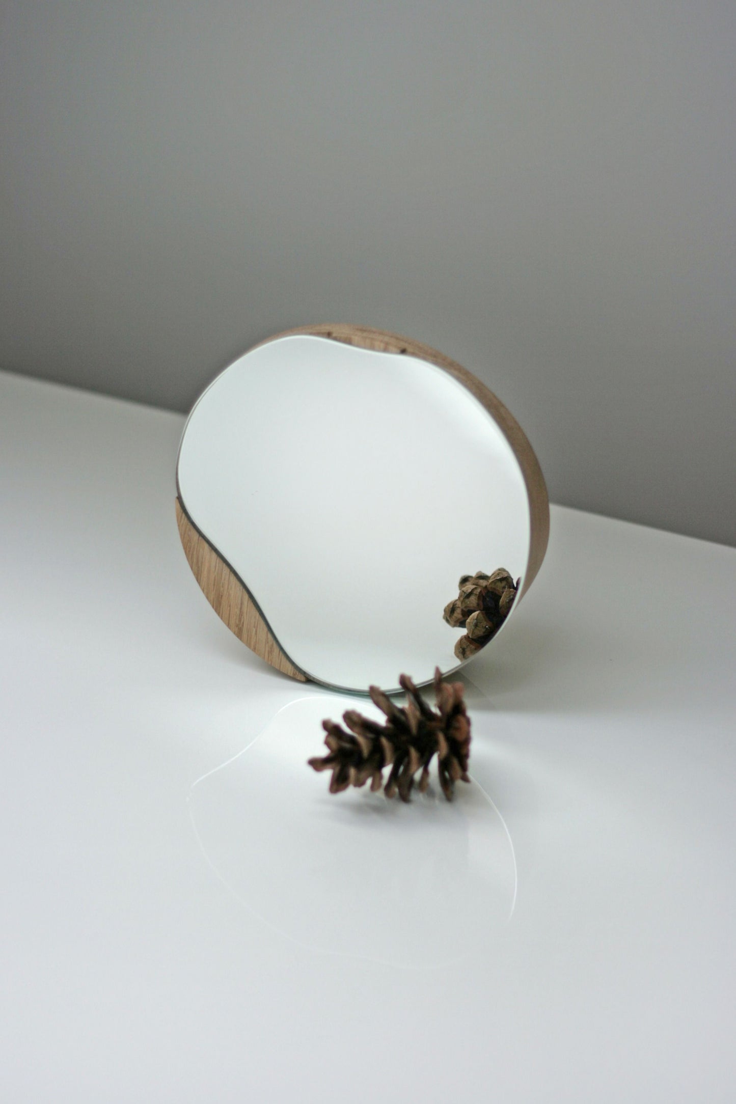 PUDDLE Standing Mirror | Nordic Design